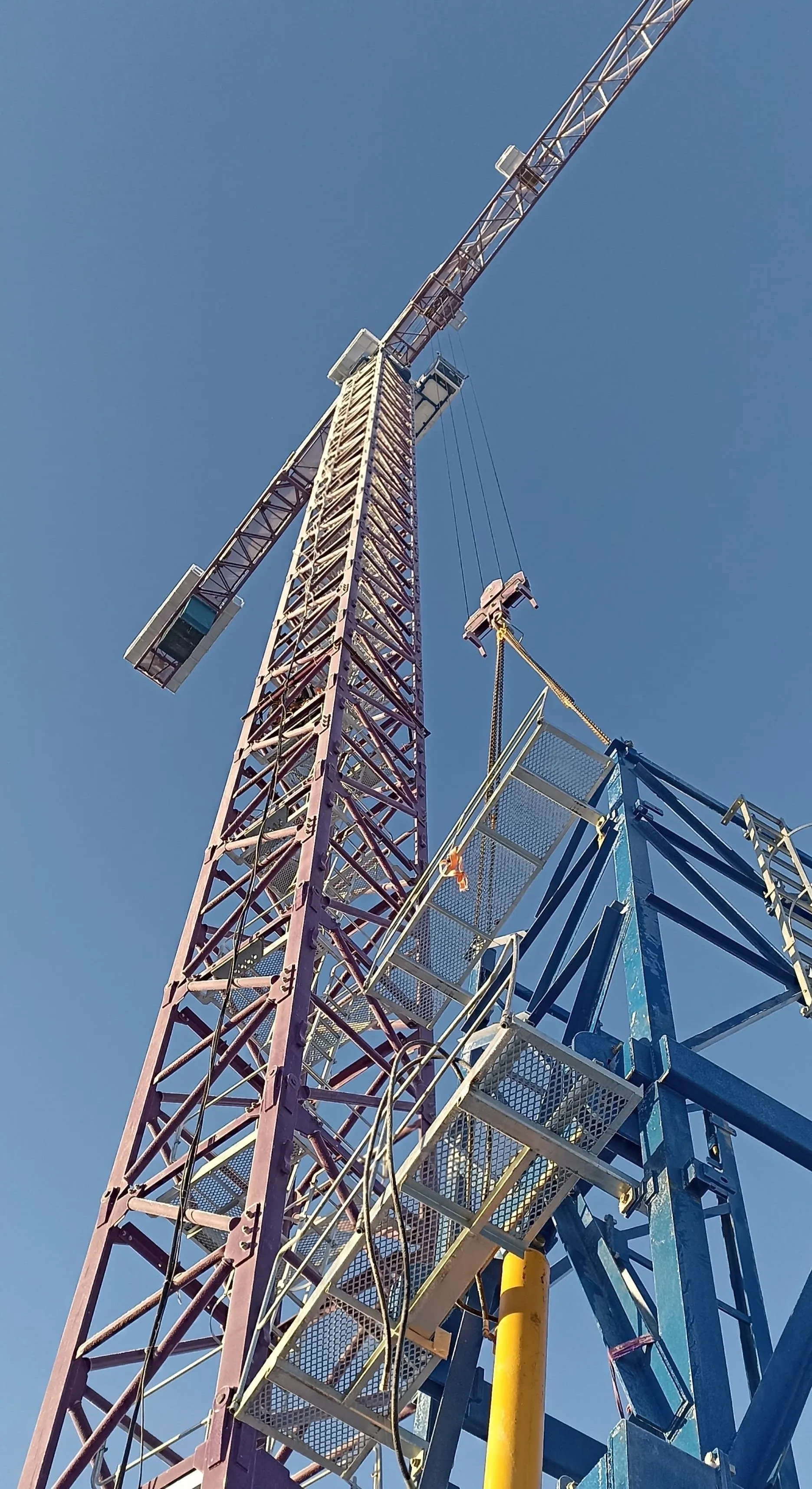 6 новых башенных кранов ZTM ZTT286-10 в г. Новый Уренгой